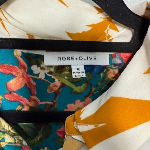 Rose + Olive Plus Size Button Up 3/4 Sleeve Floral Blouse - Picture 3 of 4